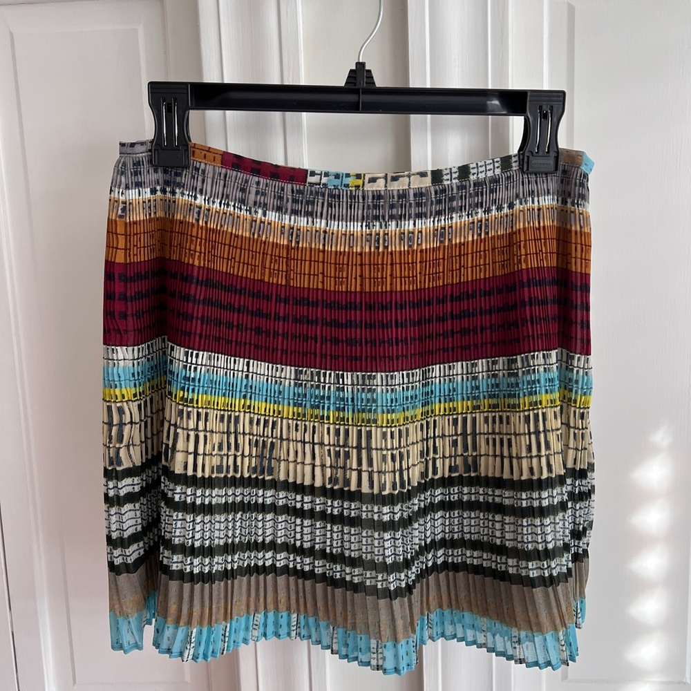 Pleated skirt from one of Madewell’s brands. Very cool pattern. Sz S